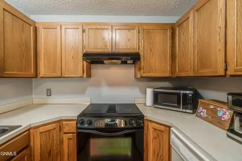 Kitchen - 2877 Warwick Loop, Bismarck, ND 58504 photo 2 of 4
