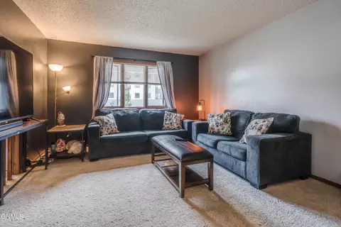 Living - 2877 Warwick Loop, Bismarck, ND 58504 photo 1 of 3