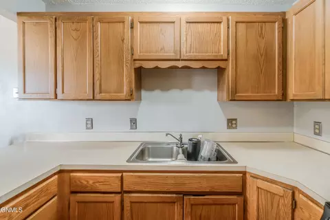 Kitchen - 2877 Warwick Loop, Bismarck, ND 58504 photo 4 of 4