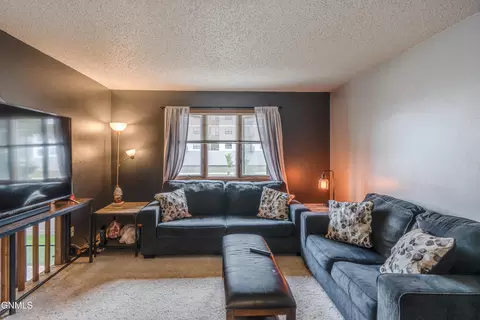 Living - 2877 Warwick Loop, Bismarck, ND 58504 photo 2 of 3