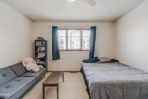 Bedroom - 2877 Warwick Loop, Bismarck, ND 58504 photo 2 of 5