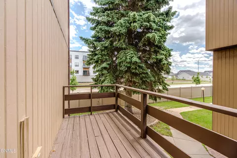 Exterior - 2877 Warwick Loop, Bismarck, ND 58504 photo 6 of 9