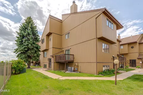 Exterior - 2877 Warwick Loop, Bismarck, ND 58504 photo 2 of 9