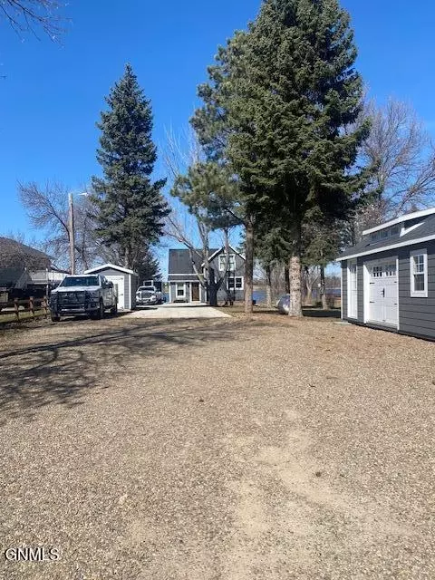 Exterior - 8 Patterson Lake Dr, Dickinson, ND 58601 photo 2 of 9