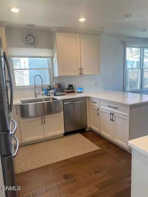 Kitchen - 8 Patterson Lake Dr, Dickinson, ND 58601 photo 5 of 9