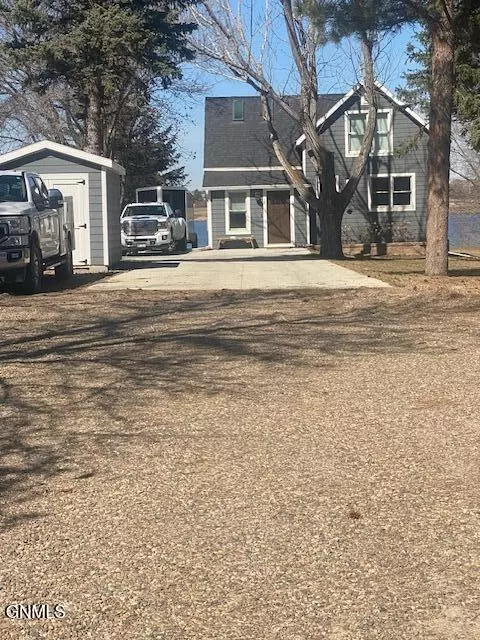 8 Patterson Lake Dr, Dickinson, ND 58601
