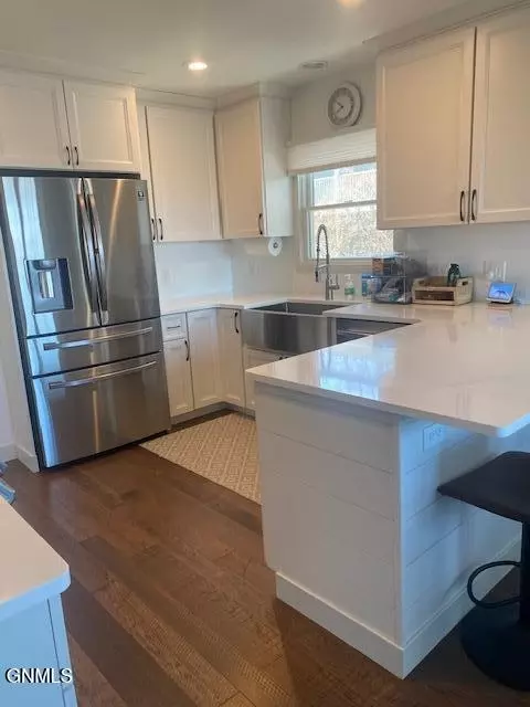 Kitchen - 8 Patterson Lake Dr, Dickinson, ND 58601 photo 3 of 9