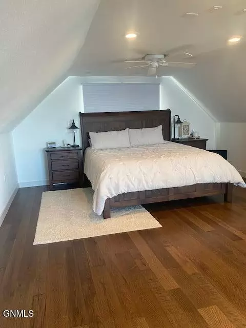 Bedroom - 8 Patterson Lake Dr, Dickinson, ND 58601 photo 7 of 10