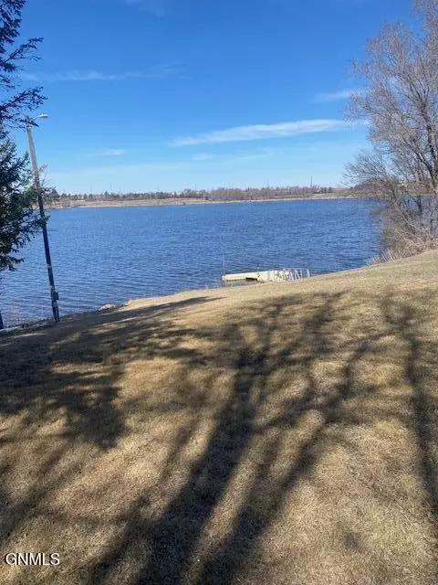 View/Area - 8 Patterson Lake Dr, Dickinson, ND 58601 photo 2 of 4