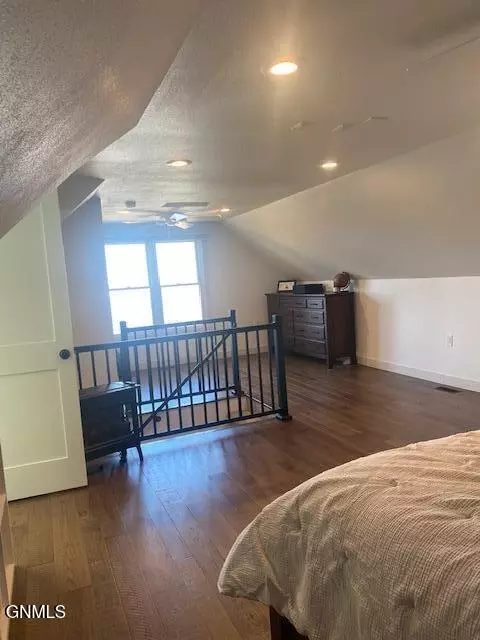 Bedroom - 8 Patterson Lake Dr, Dickinson, ND 58601 photo 9 of 10