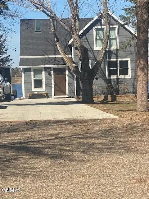 Exterior - 8 Patterson Lake Dr, Dickinson, ND 58601 photo 1 of 9