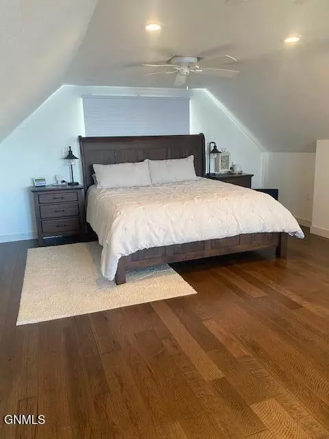 Bedroom - 8 Patterson Lake Dr, Dickinson, ND 58601 photo 6 of 10