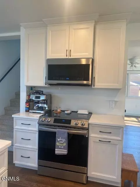 Kitchen - 8 Patterson Lake Dr, Dickinson, ND 58601 photo 7 of 9