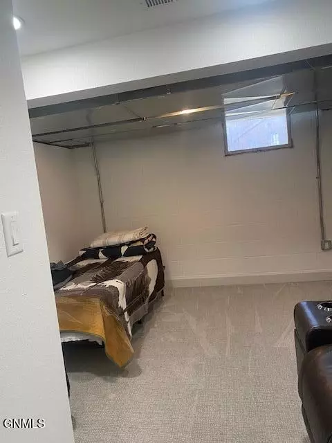 Bedroom - 8 Patterson Lake Dr, Dickinson, ND 58601 photo 5 of 10