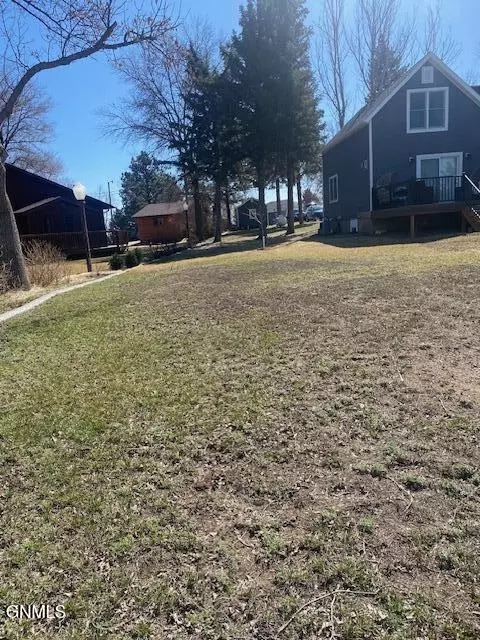 Exterior - 8 Patterson Lake Dr, Dickinson, ND 58601 photo 7 of 9