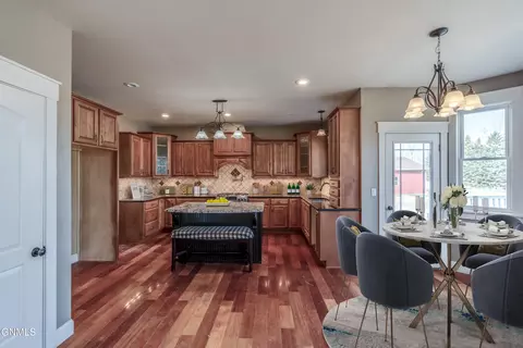 6160 Sky Ln, Bismarck, ND 58503
