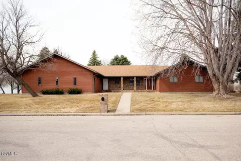 235 20th Ave NE, Jamestown, ND 58401