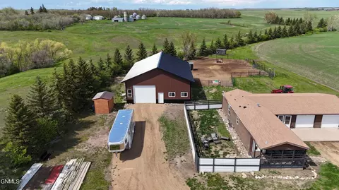4991 14th St, Garrison, ND 58540