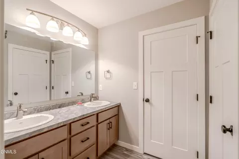 Bath - 5602 Titanium Dr, Bismarck, ND 58503 photo 11 of 12