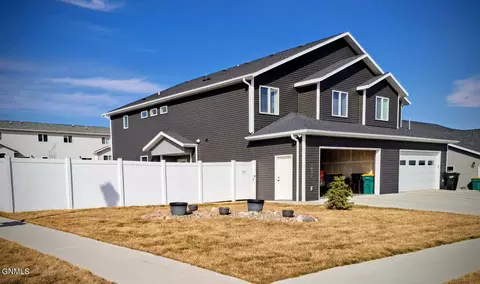 5602 Titanium Dr, Bismarck, ND 58503