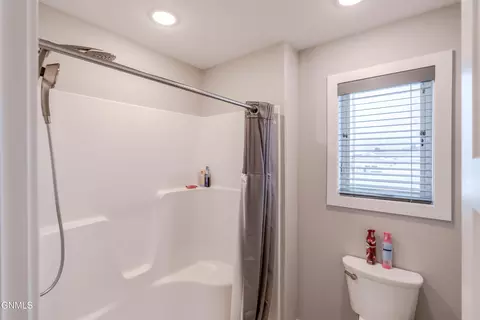 Bath - 5602 Titanium Dr, Bismarck, ND 58503 photo 5 of 12