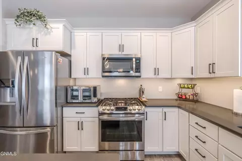 Kitchen - 5602 Titanium Dr, Bismarck, ND 58503 photo 7 of 8