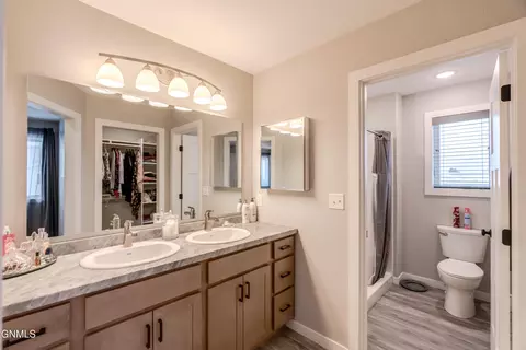 Bath - 5602 Titanium Dr, Bismarck, ND 58503 photo 3 of 12