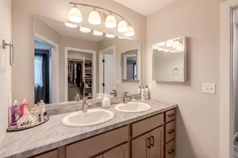 Bath - 5602 Titanium Dr, Bismarck, ND 58503 photo 4 of 12
