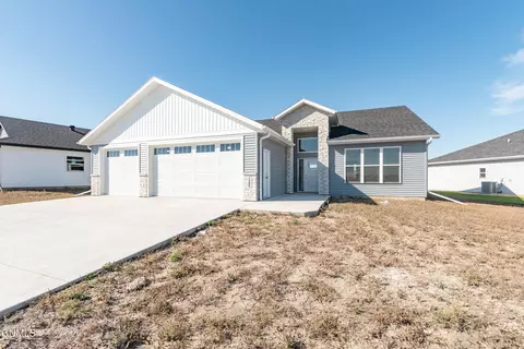 5906 Theodore Ln, Bismarck, ND 58503
