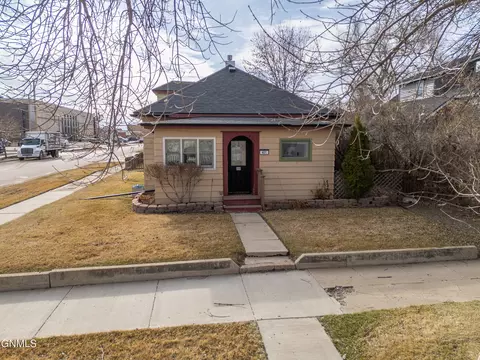 401 4th Ave E, Williston, ND 58801