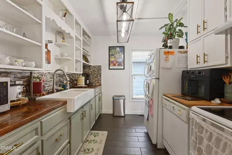 Kitchen - 1509 4th Ave W, Williston, ND 58801 photo 1 of 4