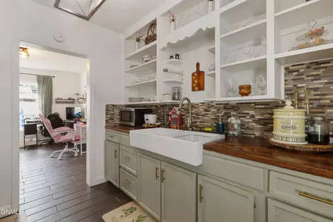 Kitchen - 1509 4th Ave W, Williston, ND 58801 photo 3 of 4