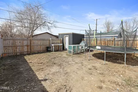 Exterior - 1509 4th Ave W, Williston, ND 58801 photo 2 of 2