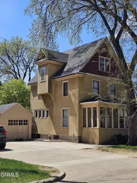 413 E B Ave E, Bismarck, ND 58501