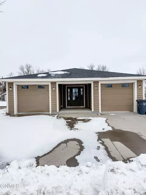 503 1st Ave NE, Crosby, ND 58730