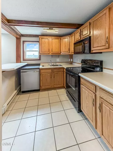 Kitchen - 802 Broadway W, Williston, ND 58801 photo 4 of 5