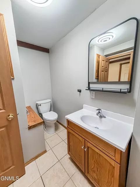 Bath - 802 Broadway W, Williston, ND 58801 photo 2 of 2