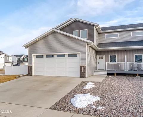 4130 Steel Pl, Bismarck, ND 58503