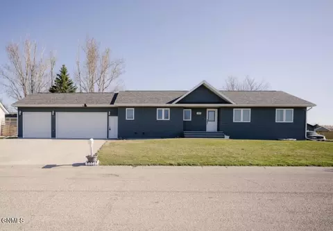 1315 8th St SW, Jamestown, ND 58401