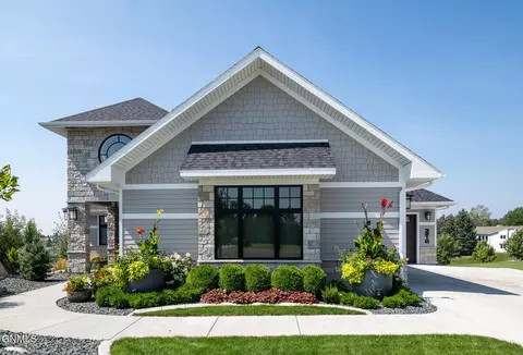 3212 Aspen Ln, Bismarck, ND 58503