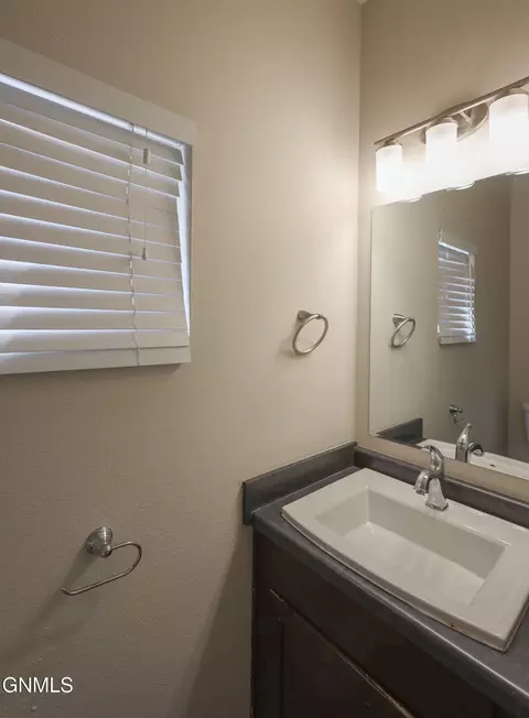 Bath - 2725 28th St W, Williston, ND 58801 photo 1 of 4