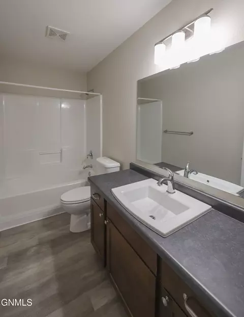 Bath - 2725 28th St W, Williston, ND 58801 photo 4 of 4