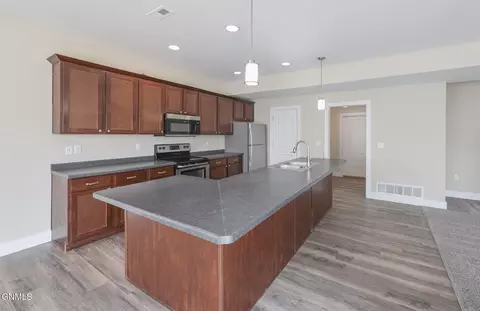 Kitchen - 2725 28th St W, Williston, ND 58801 photo 2 of 3