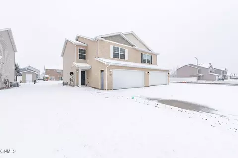 3202 Dortmund Dr, Bismarck, ND 58504