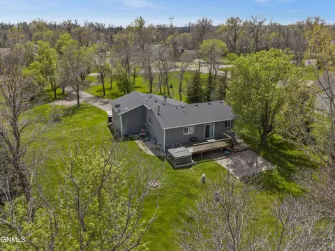View/Area - 5800 Lariat Loop, Bismarck, ND 58503 photo 3 of 5