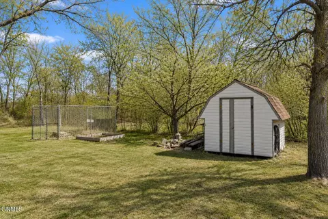 Exterior - 5800 Lariat Loop, Bismarck, ND 58503 photo 2 of 4