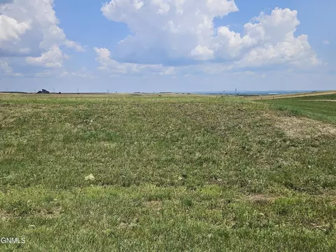 4538 Trailblazer Loop, Mandan, ND 58554 photo 2