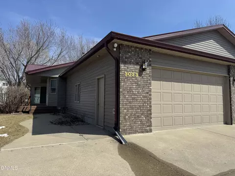 3033 19th St, Bismarck, ND 58503