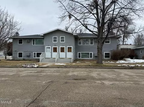 222 7th St NW, Jamestown, ND 58401