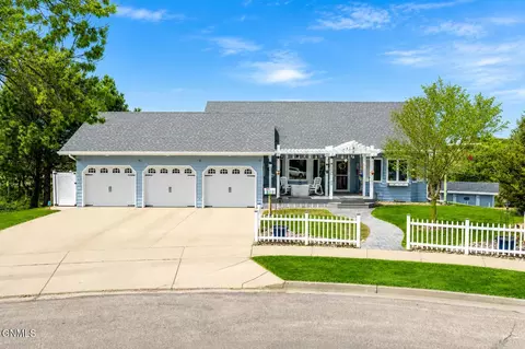 1300 Territory Dr, Bismarck, ND 58503